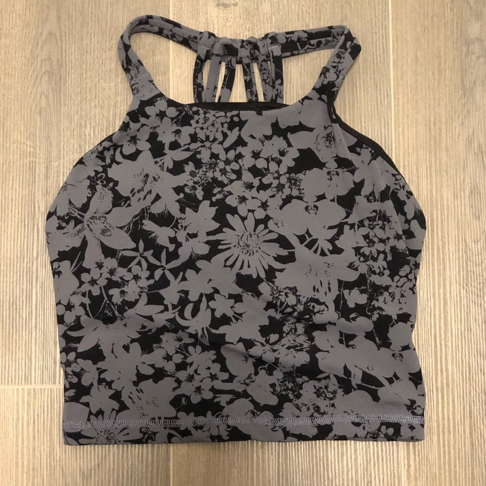 Lululemon Floral Top in Women’s Size 4